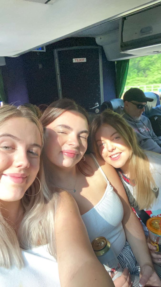 danni tweet media