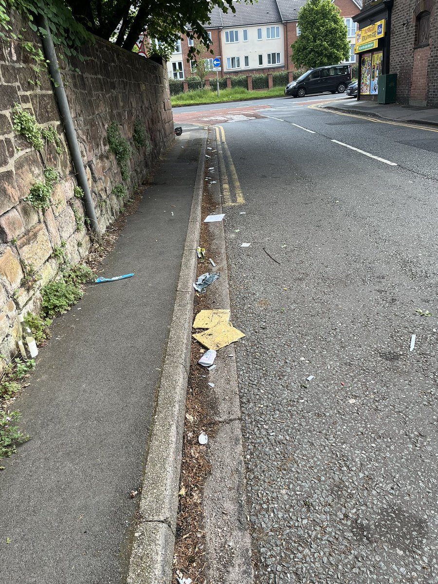 FOUR bags today along my usual route from the GO garage to the cricket club on both sides and some of the central reservation. Beechwood was horrible! Needs a weed and sweep along most of the stretch @lpool_LSSL @AhmeekJane @CllrLauraRC @richardclein @carto09 @PennyLnWombles