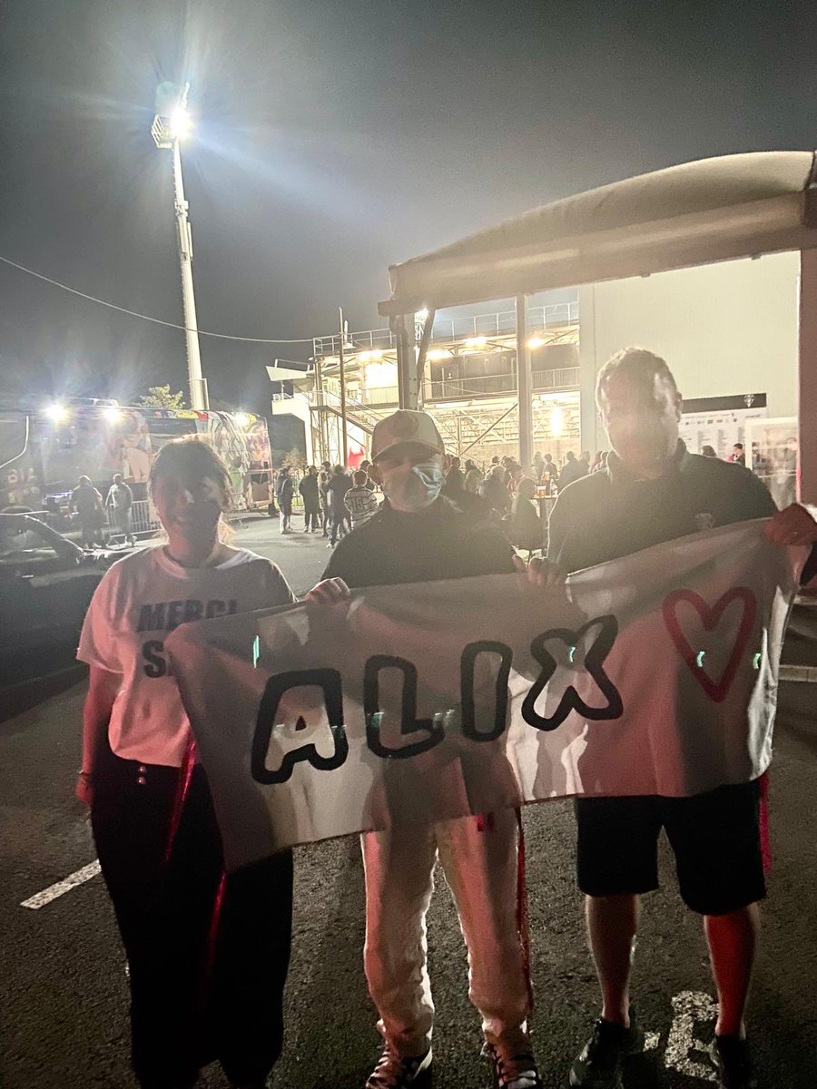 Magnifique ça m’a rappelé ma jeunesse et Geoffroy Guichard.
Vous avez le niveau du top 14 vous c’est sûr…nous on doit travailler dur pour vous y rejoindre un jour…
Bon week-end à tous !
⁦<a href="/CABCLRUGBY/">CA Brive Rugby</a>⁩ ⁦<a href="/villedebrive/">Ville de Brive</a>⁩ ⁦<a href="/Departement19/">Département Corrèze</a>⁩