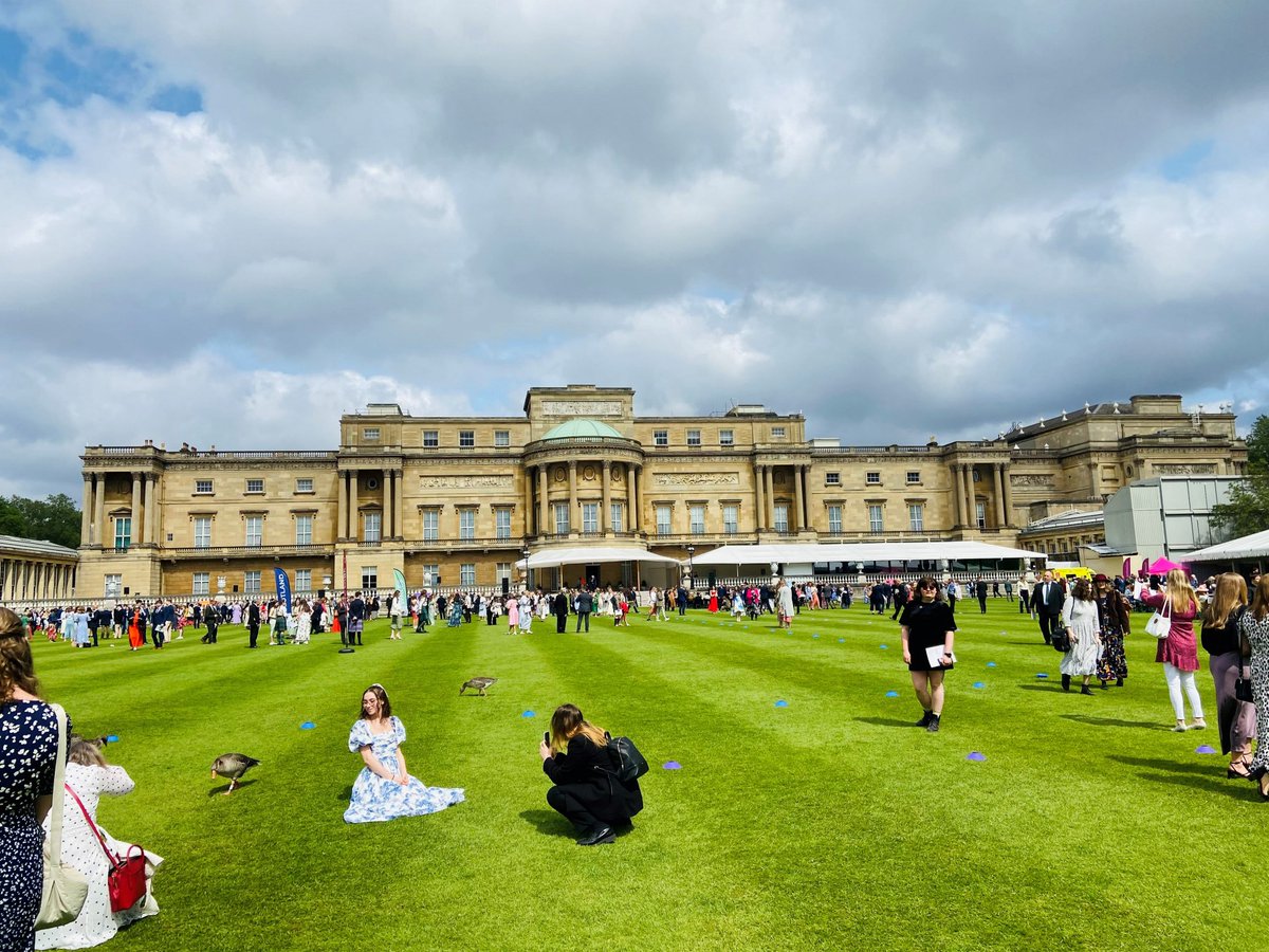 A number of our Year 13 students, and some ex- students, attended a celebration event in the gardens of Buckingham Palace for completing their Gold Duke of Edinburgh Award. It was a lovely way to mark a significant achievement by these young people and their guests. Well done!