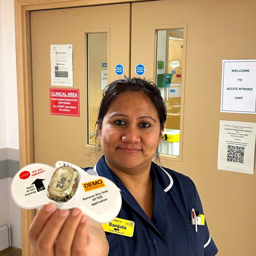 This device is being used to help detect those at risk of a stroke and improve waiting times for treatment at @WorcsAcuteNHS. The adhesive ECG patch analyses the heart's electrical activity and can help to potentially reduce the risk of stroke by two-thirds.
