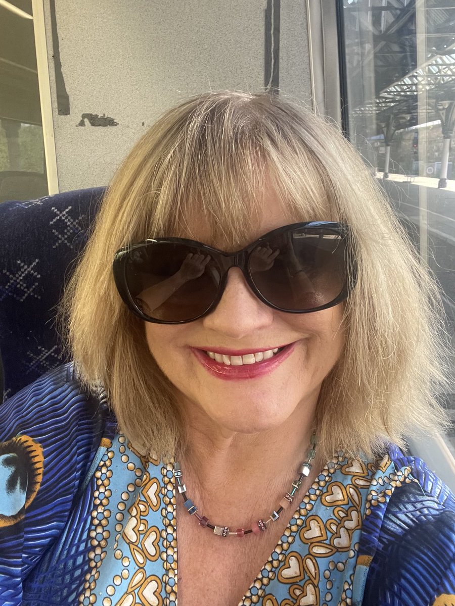 Off to women won’t wheesht Kirkcaldy - on the train 💜🤍💚