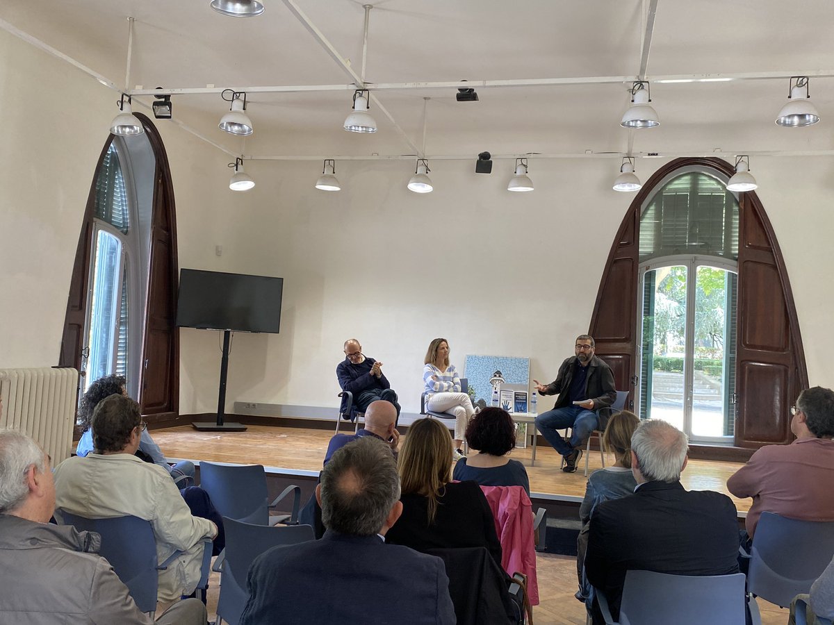 A la #MasiaFreixa, a Terrassa, la casa més bonica del modernisme. Joana Barbany Freixa @joanabarbany presenta el llibre Humanitzant la tecnologia i l’acompanyen @XavierMarcet i @PereCardus . Les persones, primer. Ès la #BonaNoticiaDelDia