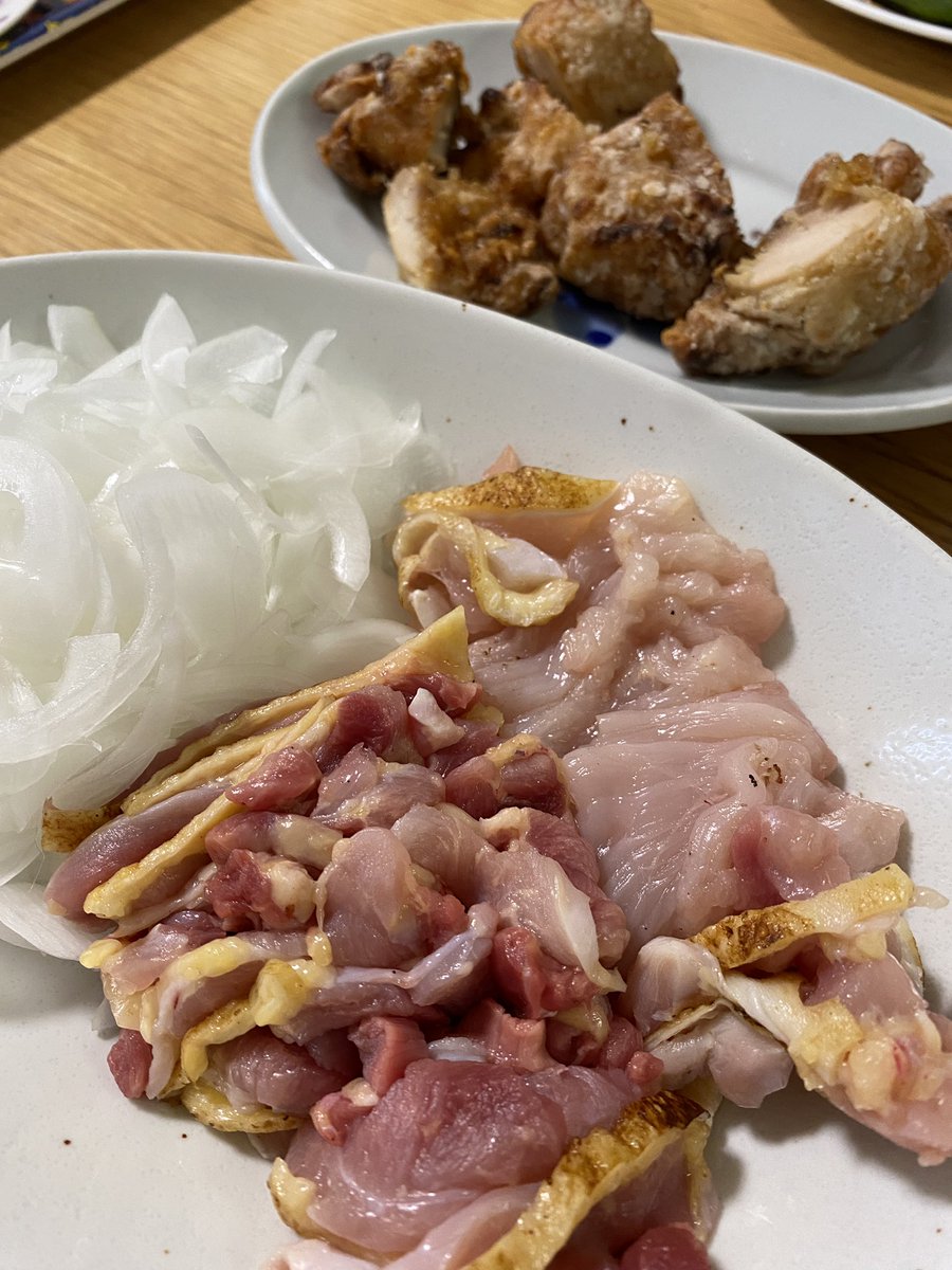 今日の鳥刺しは薩摩川内市の内田商店の鳥刺し、と唐揚げです！