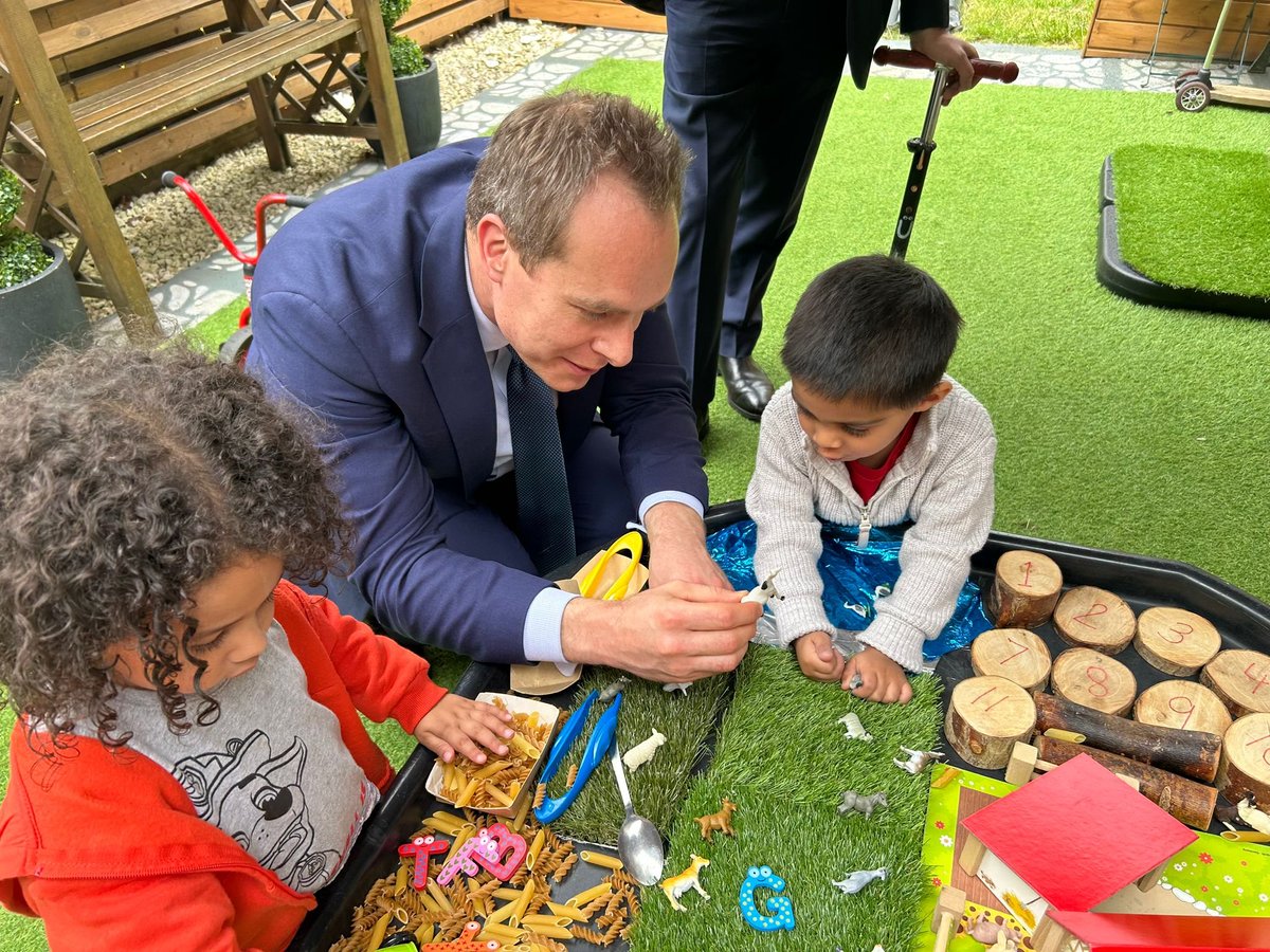 Childminders offer high-quality, flexible childcare for parents who prefer a smaller setting for their little ones and it was wonderful to visit Jass4Fun childcare this week, an outstanding rated childminder in Wycombe (1/4)🧵