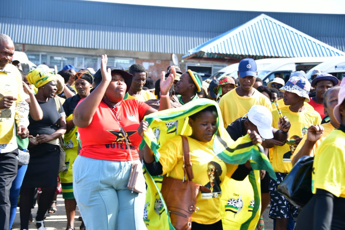 COSATU #ElijahBarayiBrigades and #ChrisHaniRedBrigades are on the ground in various communities engaging with workers and their families to participate in the coming national elections and to #VoteANC on May 29 @MYANC @SACP1921 @_cosatu