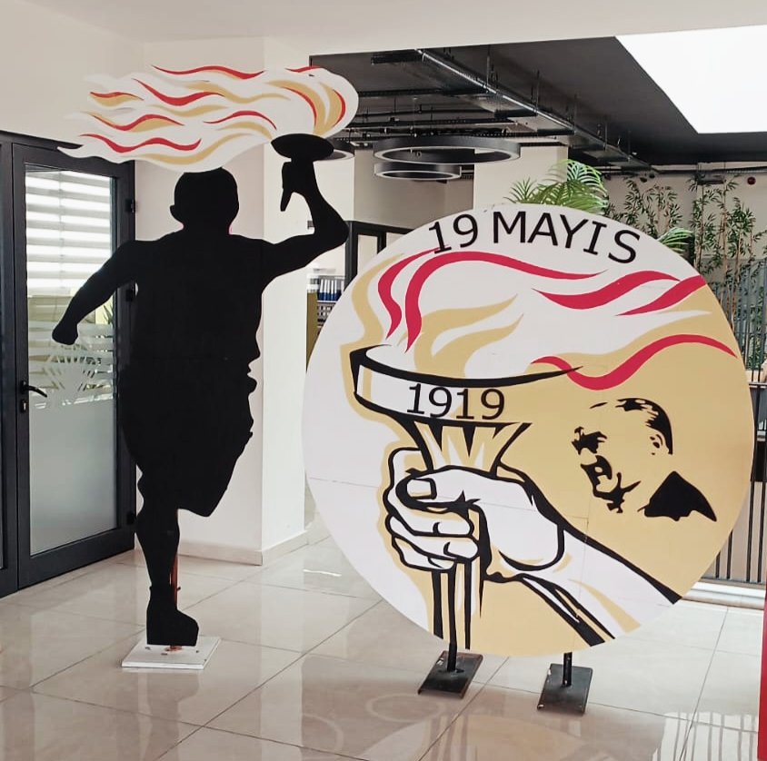 Emine_Balaban_'s tweet photo. Ortaokul öğrencilerimizden Belgüzar Duru Deniz'in kişisel resim sergisinin açılışını, 19 Mayıs Atatürk'ü Anma Gençlik ve Spor Bayramı etkinlikleri kapsamında dün  gerçekleştirdik. Öğrencimizi tebrik eder, başarılarının devamını dileriz.👏👏 @bk_alanya @serdalasl @ilkay_tandogan https://t.co/dwbnhfXLJk