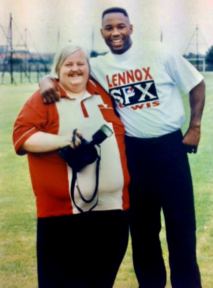 onesteviebacon's tweet image. There’s a huge heavyweight clash tonight … probably the biggest since these two met at Chadwell Heath in the 90s 🤣🤣🤣