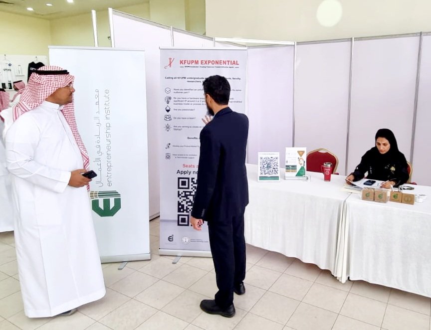 حياكم الله جميعا في جناح المعهد بمعرض  #kfupm_expo في مبنى 54 بالجامعة
الى الساعه 3:00 ظهراً للتعرف على اهم برامج و خدمات المعهد المقدمة لرواد و رائدات الأعمال.

#kfupm
#Entrepreneurship
#مشاريع_السعودية
#رؤية_2030
#صنع_في_السعودية