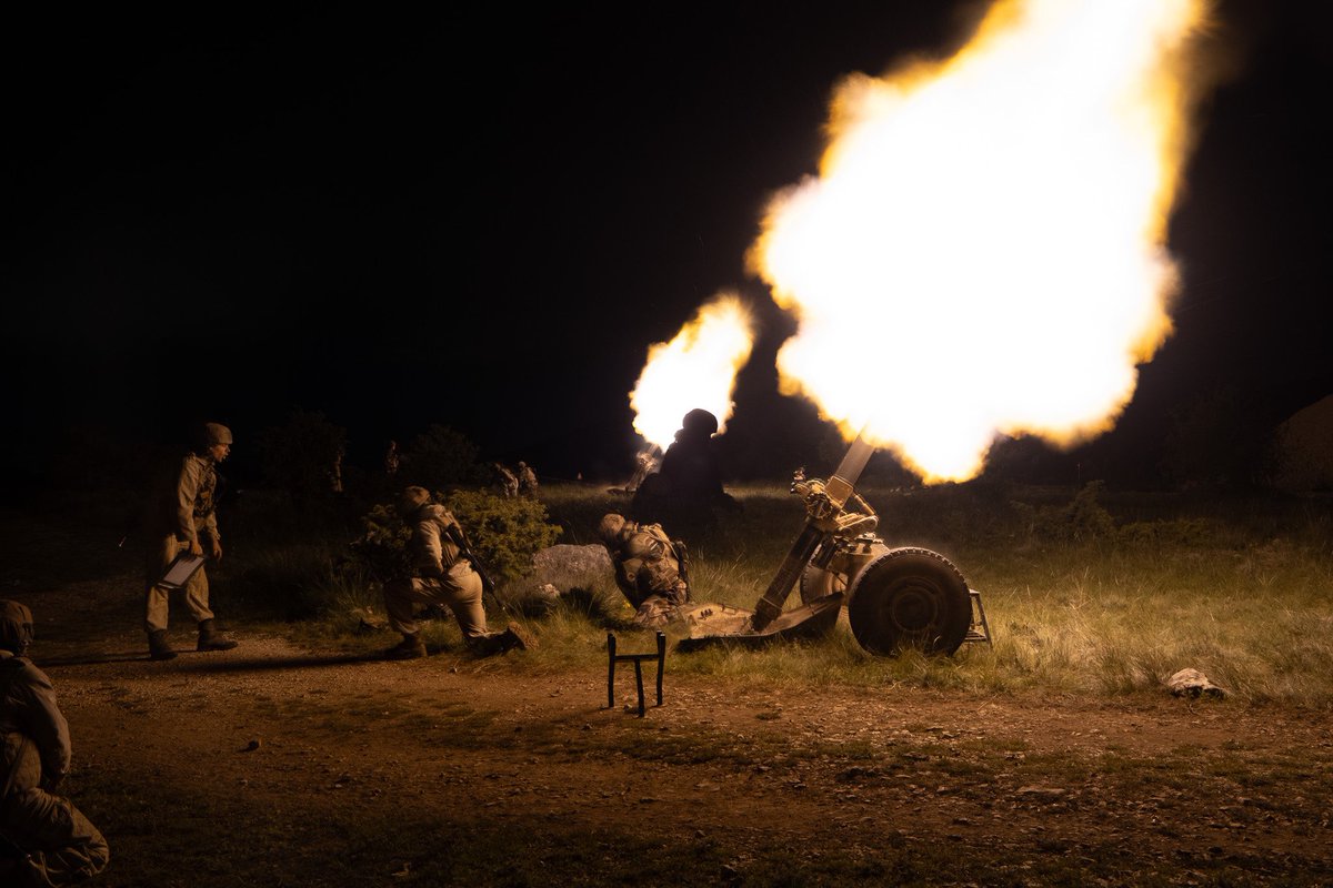 armeedeTerre's tweet image. 🗳 Élisez votre #PhotoDeLaSemaine 📸 !

1️⃣ #SoldatsOps Exercice Swift Response avec le @1erRCP en Roumanie
2️⃣ #PrépaOps Tirs mortier de 120mm @11e_RAMa
3️⃣ #MatosTerre Arrivée des Jaguar chez les @FrForcesEstonia
4️⃣ #TradisMilis Commémoration de Diên Biên Phu à l'@ecoledestap
👇👇
