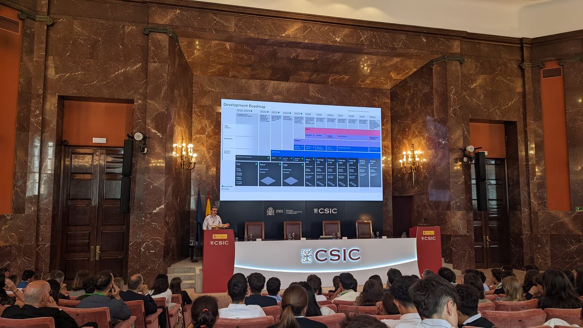 Investiga_I_D_i's tweet image. Ayer @GinesCarrascal, ponente de @IBM_ES, nos habla del “Futuro de la tecnología con la computación cuántica” durante el acto de apertura del XV Congreso Investiga I+D+i en el @CSIC