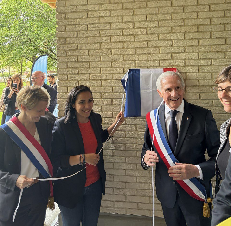 Etre parent, ça s'apprend.

C'est le sens de la nouvelle Maison de la petite enfance de Basse-Goulaine, près de Nantes, que j'ai inaugurée hier. Un lieu innovant pour soutenir les familles.