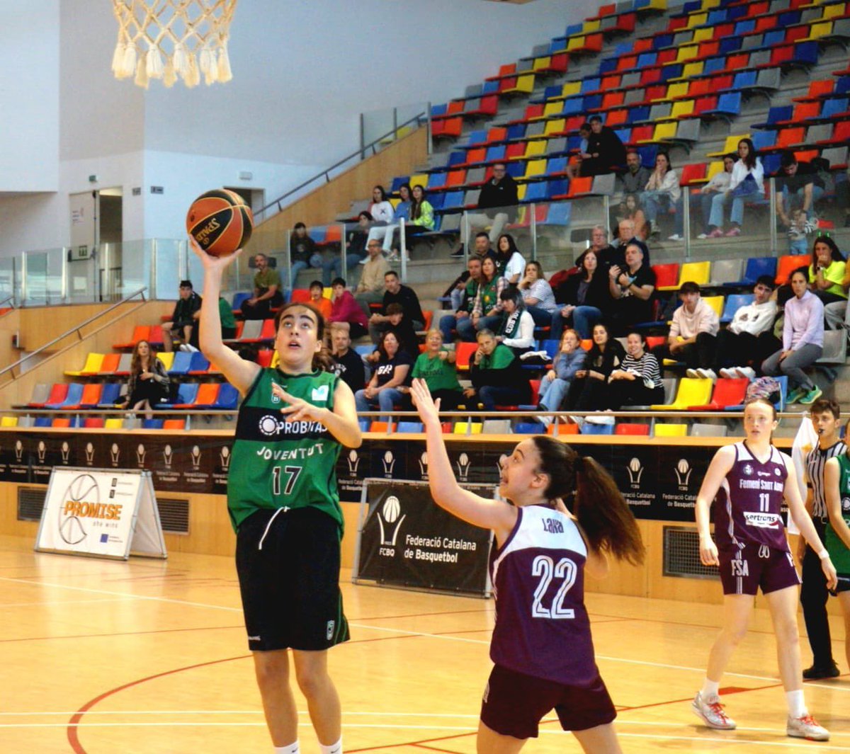 🟩⬛️ Derrota de l’Infantil femení a les semifinals del Campionat de Catalunya @FemSantAdria 70-43 @Penya1930 🔜 Demà, 10:15h (Vic) lluitarem pel bronze i el billet pels Campionats d’Espanya #BadalonaÉsFutur