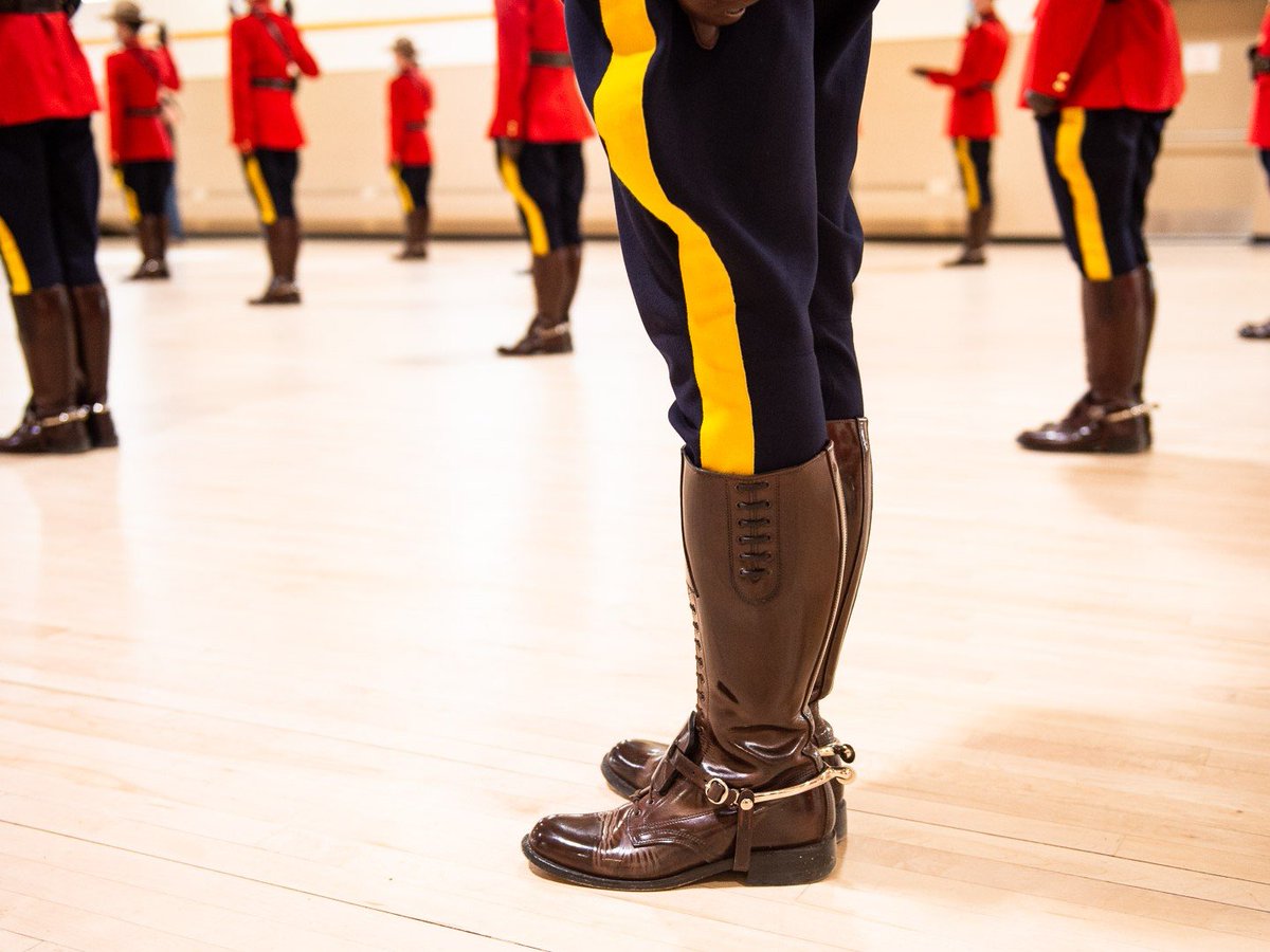 KeepAlbertaRCMP's tweet photo. As we wrap up National Police Week, it’s a great time to celebrate the success of the @RCMPAlberta recruiting events! Over 200 Albertans apply to join the RCMP each month. Thank you for your interest and commitment to community safety.
#NationalPoliceWeek #KARCMP https://t.co/keIYEaaR44