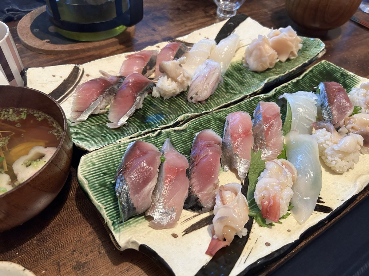 お寿司握りました🍣(しめ鯖、イカ、アジ、ホッキ貝)うまい😋お疲れ様です。