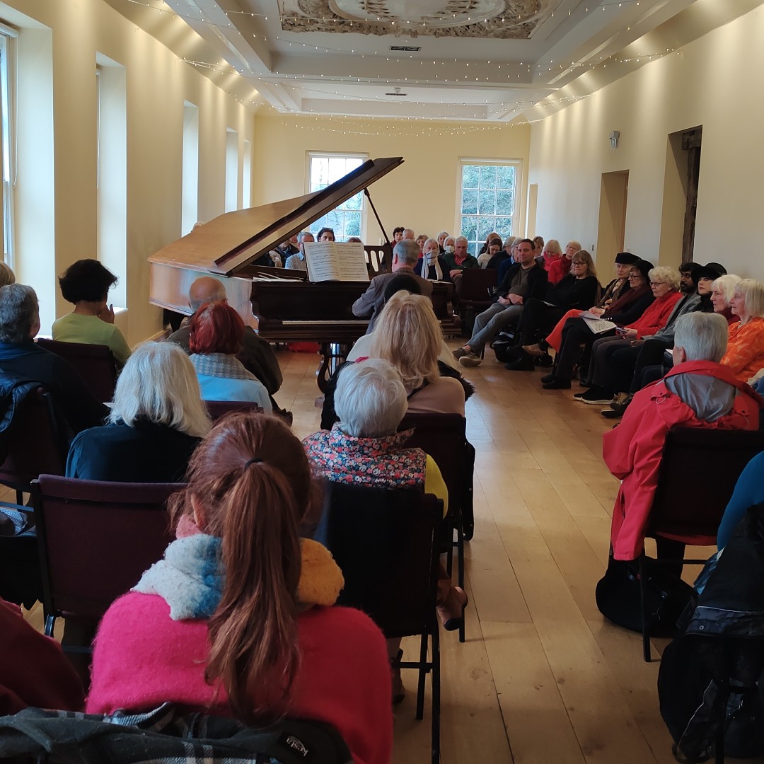 Stephen Hose is back for another Free Lunchtime Concert on Tuesday 21 May at 1.15pm. Join us upstairs in the Long Gallery for a relaxed concert featuring the music of Beethoven, Brahms, Leighton and Piazzolla.