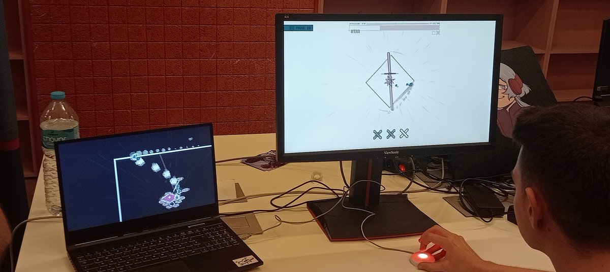Playing for the best high score at <a href="/onebtnbosses/">ONE BTN BOSSES</a>! Amazing game and challenging! 

Check out this game and more at <a href="/VlcIndieSummit/">Valencia Indie Summit</a>.

#indiedev #indiegame