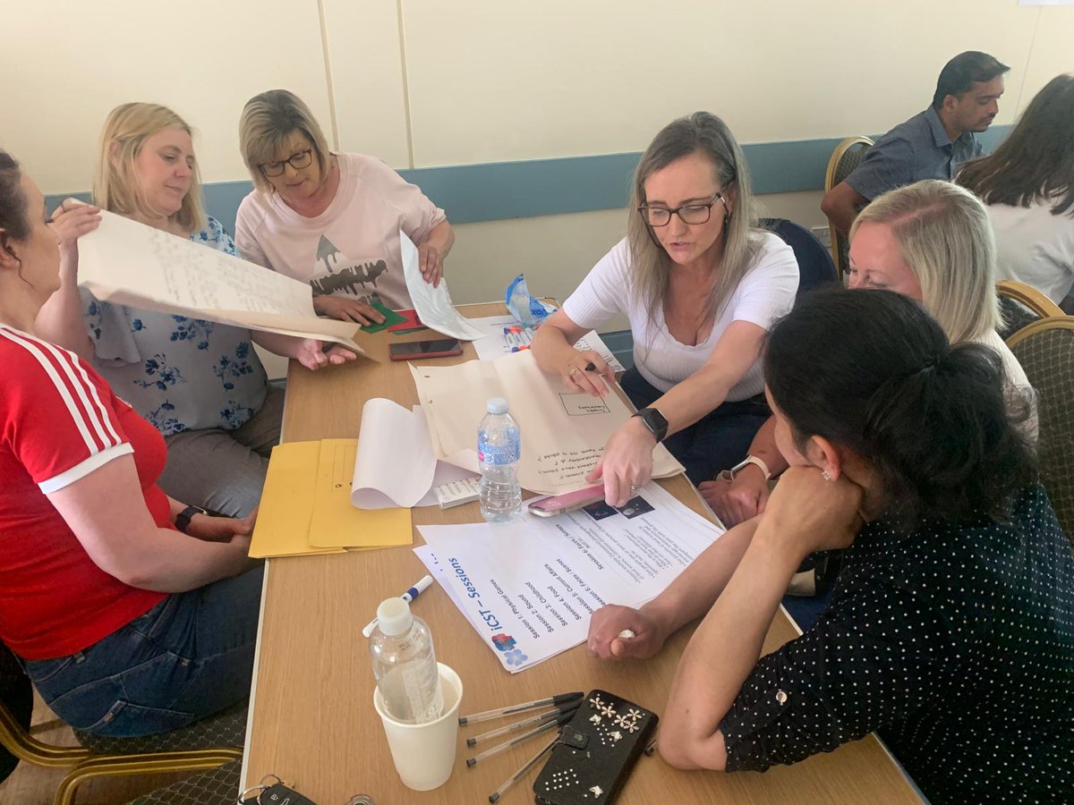 As part of #DementiaActionWeek staff across the Trust have been taking part in workshops and a pop-up roadshow quiz📱

This has been a great opportunity for #teamNORTH to learn more about how best to meet the needs of patients living with dementia! ♥️