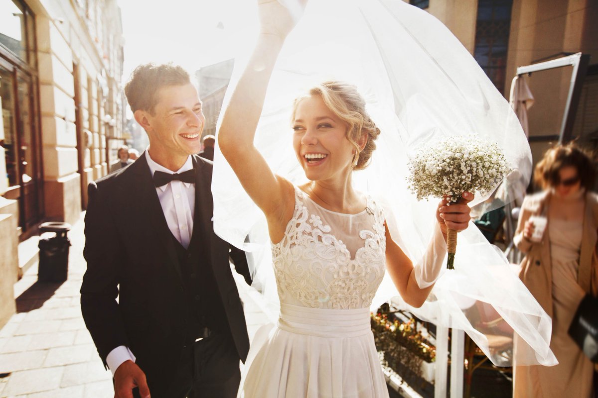 Wedding season is upon us and if you are looking for inspiration, come and see us at Holiday Inn Farnborough to discuss your dream day! 
#weddings #engagement #sayido #farnborough