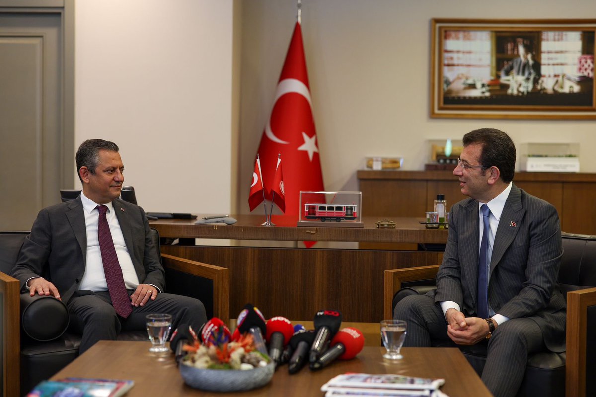 herkesicinCHP's tweet photo. Genel Başkanımız Özgür Özel, İstanbul Büyükşehir Belediye Başkanımız Ekrem İmamoğlu’nu ziyaret etti. https://t.co/3dBKarBJUu