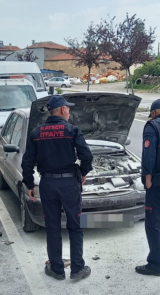 Park halindeki otomobil yandı anadolunettv.com/haber/park-hal… #kayseri #güncel #haber #asayiş #tomarza #sondakika