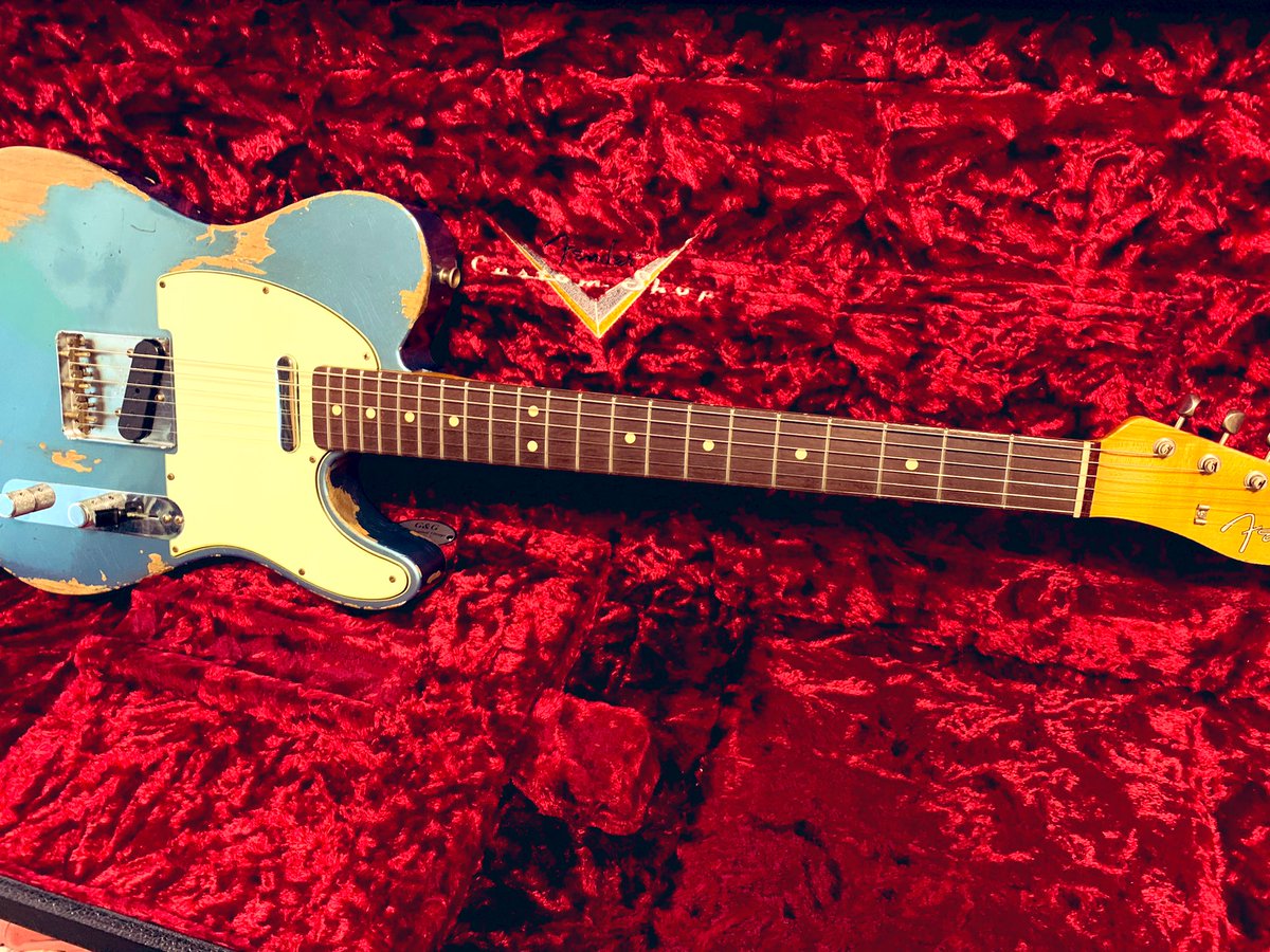 heddongibson's tweet image. 今日も渋谷で5時♪の渋谷に行ってアッシュローズのテレキャスター買って来ました🎸…力尽きた＿|￣|○

#fender 
#customshop
#Telecaster