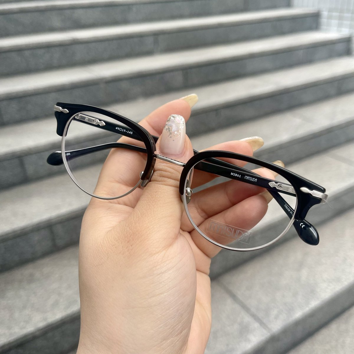 Sherwin_megane's tweet photo. 男性にもオススメですよ〜！
眉毛をキリッと魅せつつ、繊細な作りで上品さを醸し出します✨️

MATSUDA
M2061
BLK-BS
￥96.250-(税込) https://t.co/zwcMckYKT1