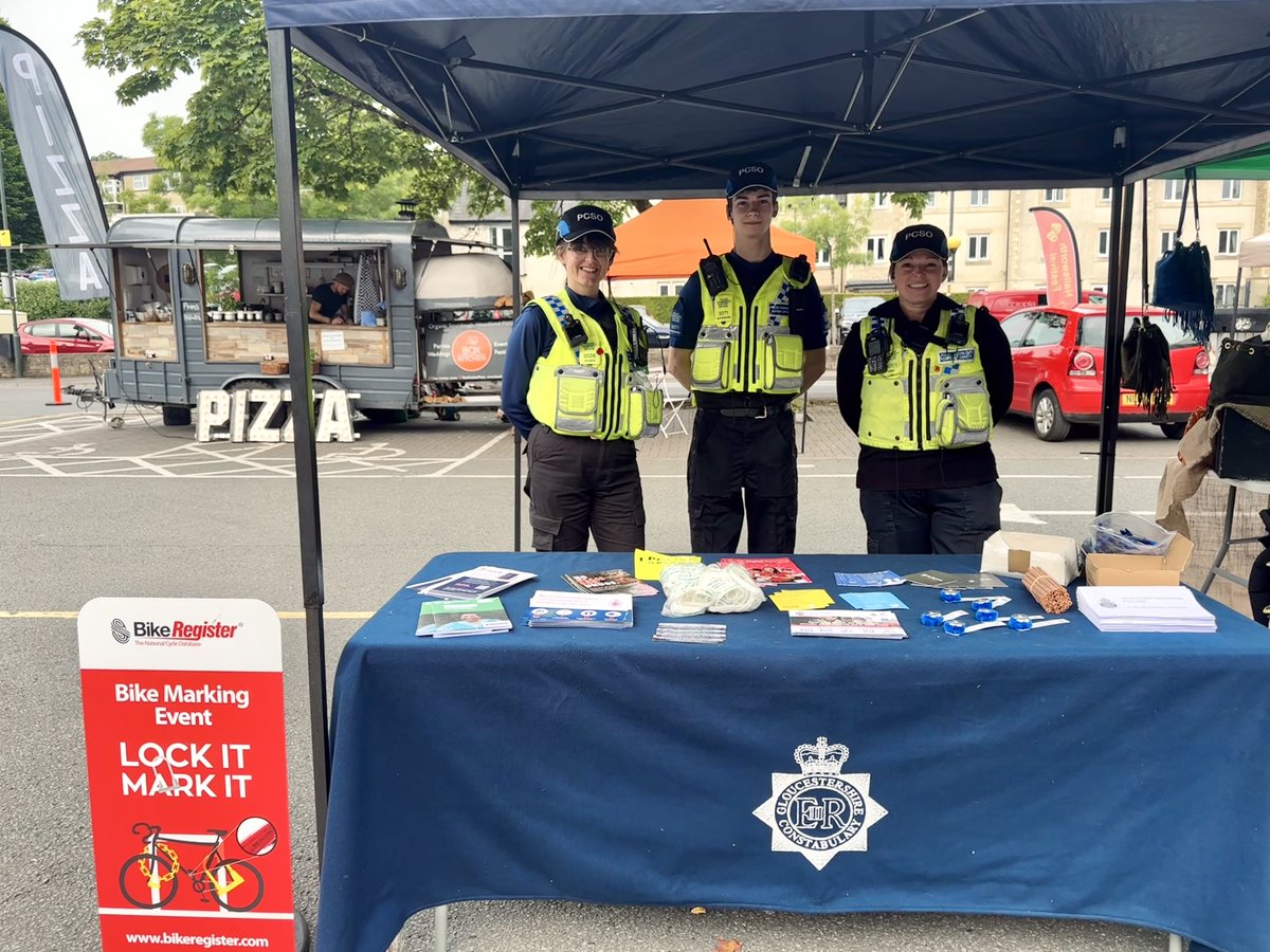 #PCSOFrancis, #PCSOKing & #PCSOWoodward are at #Nailsworth Festival today (Sat) until 3pm 👮🏻 

Come and pay us a visit to discuss any concerns, chat about crime prevention advice and we also have bike marking available 🚲 

#CommunityEngagement #Team2 #NeighbourhoodPolicing