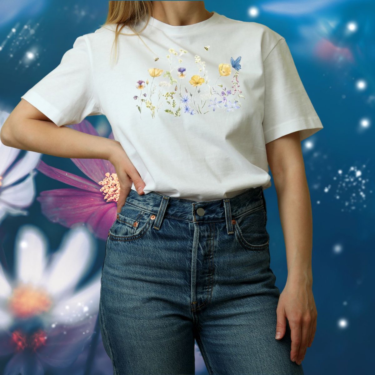 I have a few flower designs available like this wild flower meadow with bees and a butterfly. Cool cotton and a pretty print to see you through summer.

buff.ly/3QPuhC3 
#shopindie #ukgiftam #mhhsbd