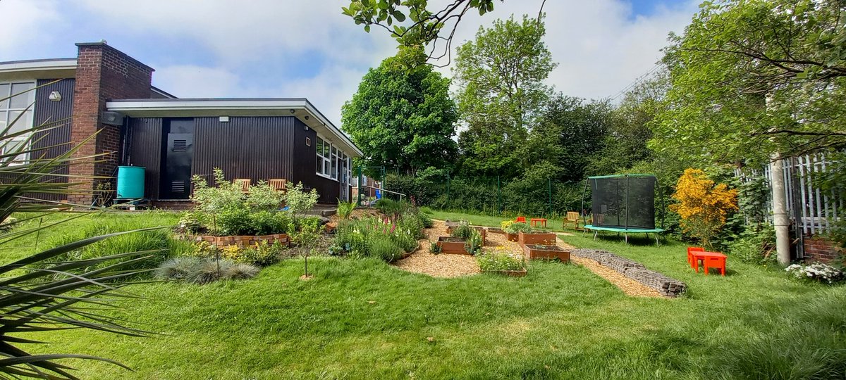 FLLCsheffield's tweet image. We held our first gardening session for children yesterday.  We sowed seeds, planted out tomatoes, sunflowers, chives and marigolds.  The garden is going to be very productive this year.