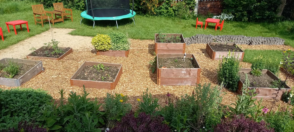FLLCsheffield's tweet image. We held our first gardening session for children yesterday.  We sowed seeds, planted out tomatoes, sunflowers, chives and marigolds.  The garden is going to be very productive this year.
