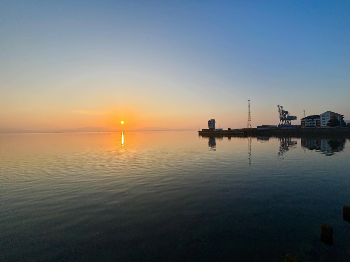 Sunrise from Greenock Esplanade. 

Thanks to Janet Boyle for the photo 📸

Discover Inverclyde 👇
discoverinverclyde.com

#DiscoverInverclyde #DiscoverGreenock #Greenock #Scotland #ScotlandIsCalling #ScotlandIsNow