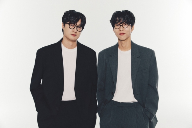 Kstyle_news's tweet photo. 【INTERVIEW】
Peppertones、デビュー20周年を迎えて「Twenty Plenty」を発売“思い出の引き出しを開けてみた”

▼韓国インタビュー
https://t.co/eX8oTTiN6b

#Peppertones #TwentyPlenty #Riders https://t.co/aIlhzEjpXq