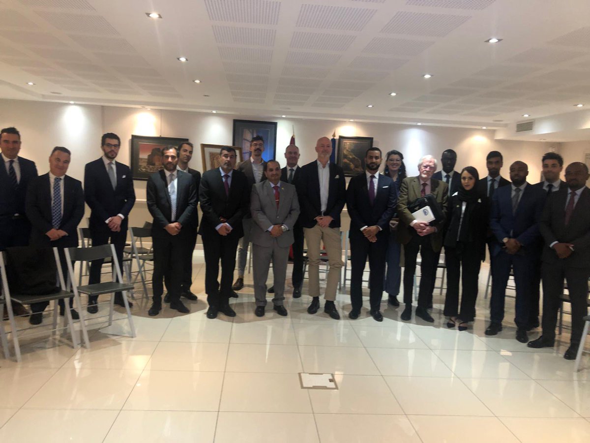 oman_paris's tweet photo. بتوجيه من سعادة السفير أحمد العريمي، نظمت السفارة فعالية لقاء وحلقة نقاش مع العديد من المستثمرين ورواد الأعمال الفرنسيين بهدف تشجيع الاستثمار الأجنبي في سلطنة عُمان. هذا وقد شارك في اللقاء عشرات المستثمرين من مختلف القطاعات التجارية والصناعية. https://t.co/NEw2HZ3ssk