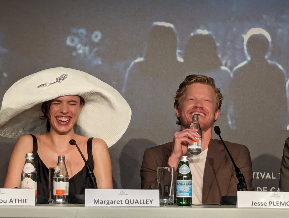 The KINDS OF KINDNESS cast. If you want to make a press conference hilarious, cast Margaret Qualley. #Cannes2024 #KindsofKindness