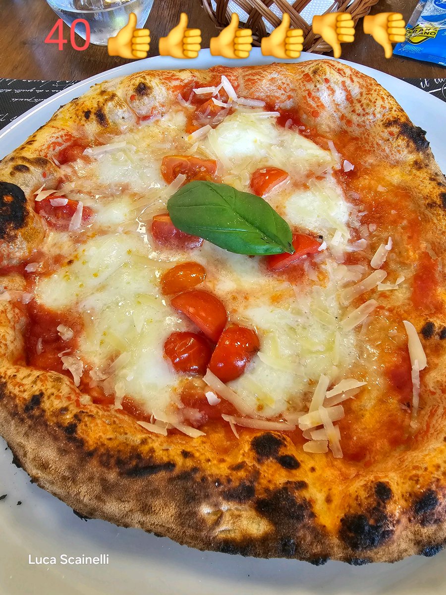 Vieni a Belgioioso per assaporare la pizza molto buona da Donna Anna! Croccante, saporita e autentica. Non puoi resistere a questa prelibatezza! 🍕 #DonnaAnna #PizzaNapoli #Belgioioso #pizza #errantedelgusto #lucascainelli #pavia #fornoalegna