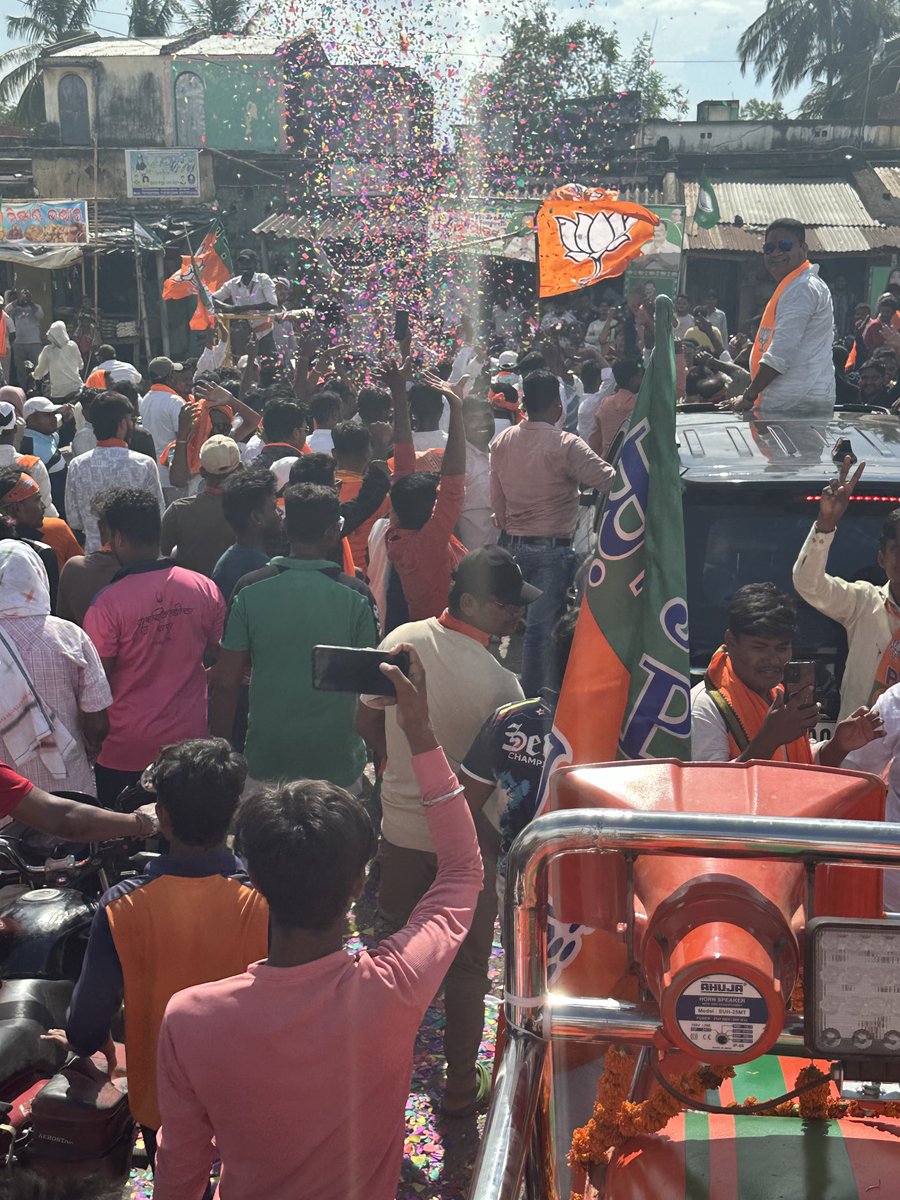 Polasara road show and rally by ⁦MP & Cine actor ⁦@AnubhavMohanty_⁩ and myself. Tremendous support for ⁦@narendramodi⁩ Ji in Aska Parliamentary constituency and Polasara assembly constituency reflects landslide victory of ⁦@BJP4Odisha⁩