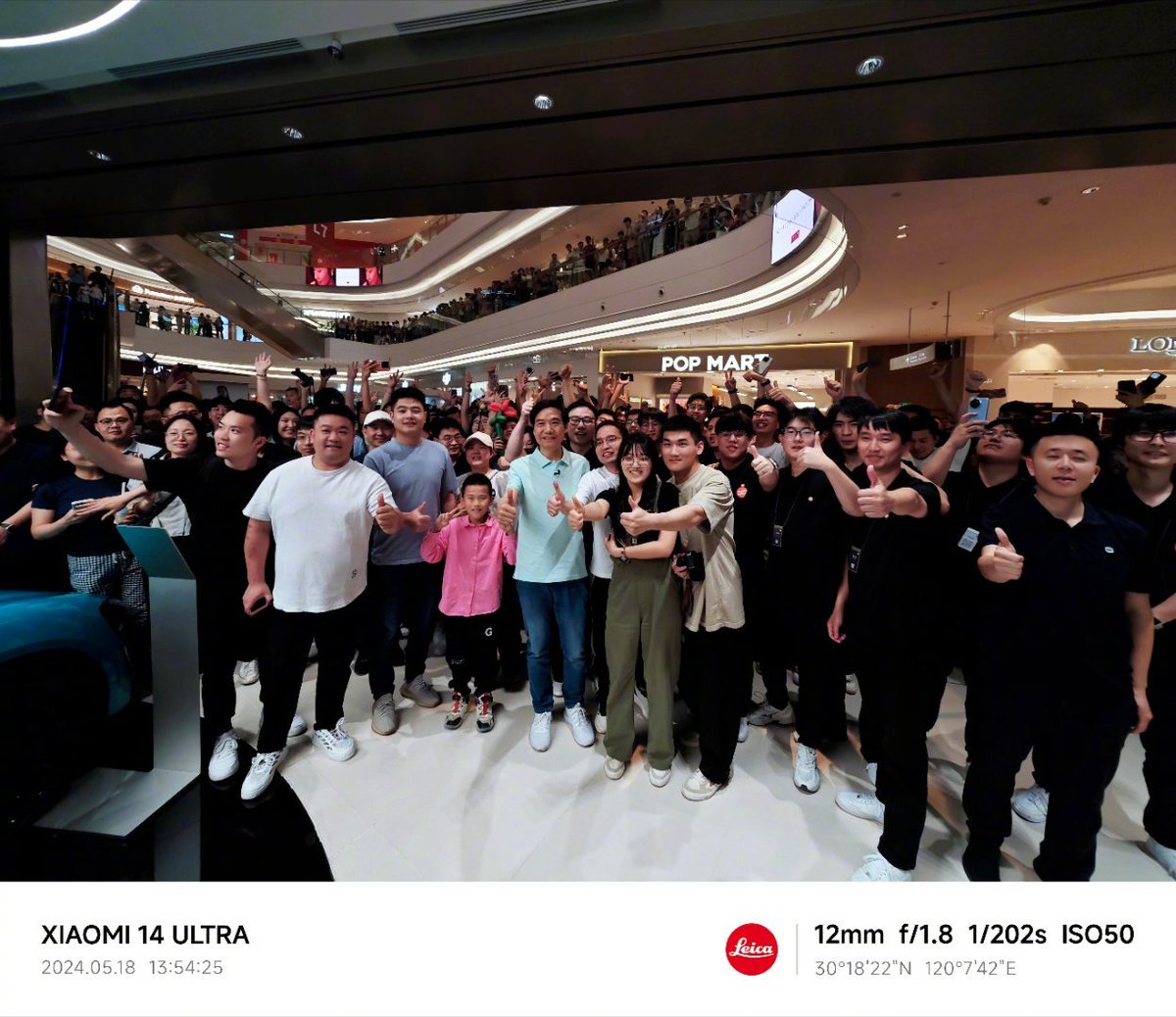 Had a fantastic visit to our Xiaomi EV stores in Hangzhou today. We've now opened five locations here. I'm also proud that Hangzhou is the top-selling city for Xiaomi SU7 in the domestic market. Thank you, Hangzhou, for the warm welcome!