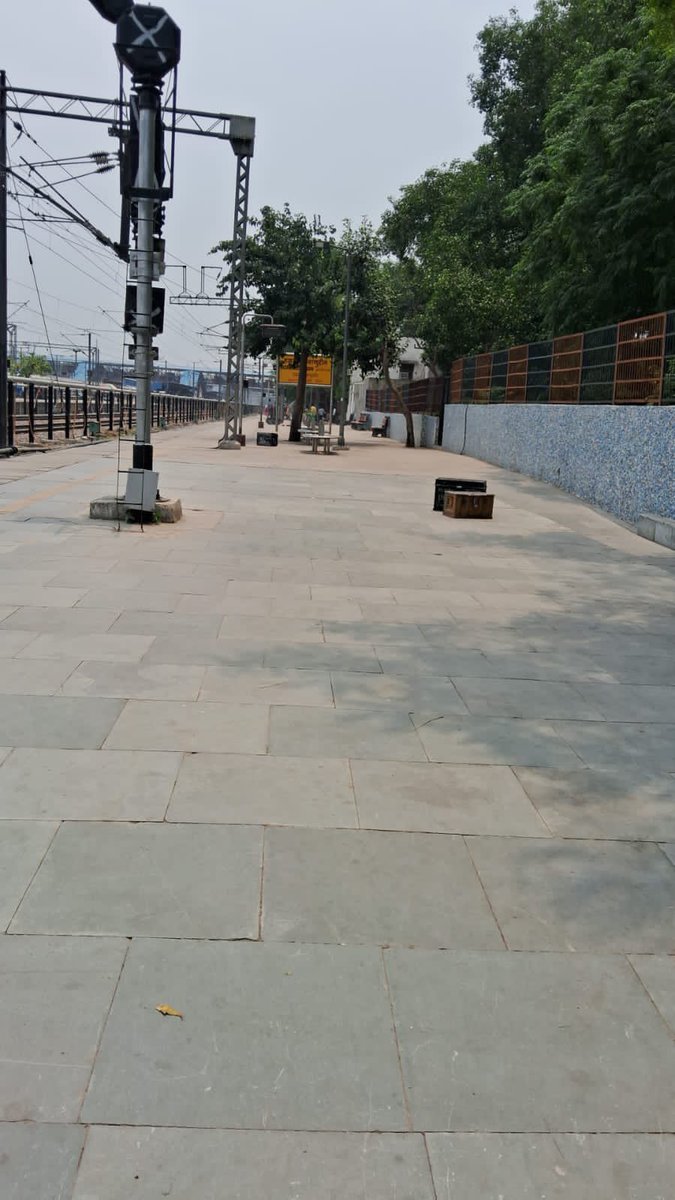 रेलयात्रियों की सुविधा के लिए हज़रत निज़ामुद्दीन रेलवे स्टेशन पर साफ-सफाई का पूरा प्रबंध किया गया है।

 #SummerSpecial