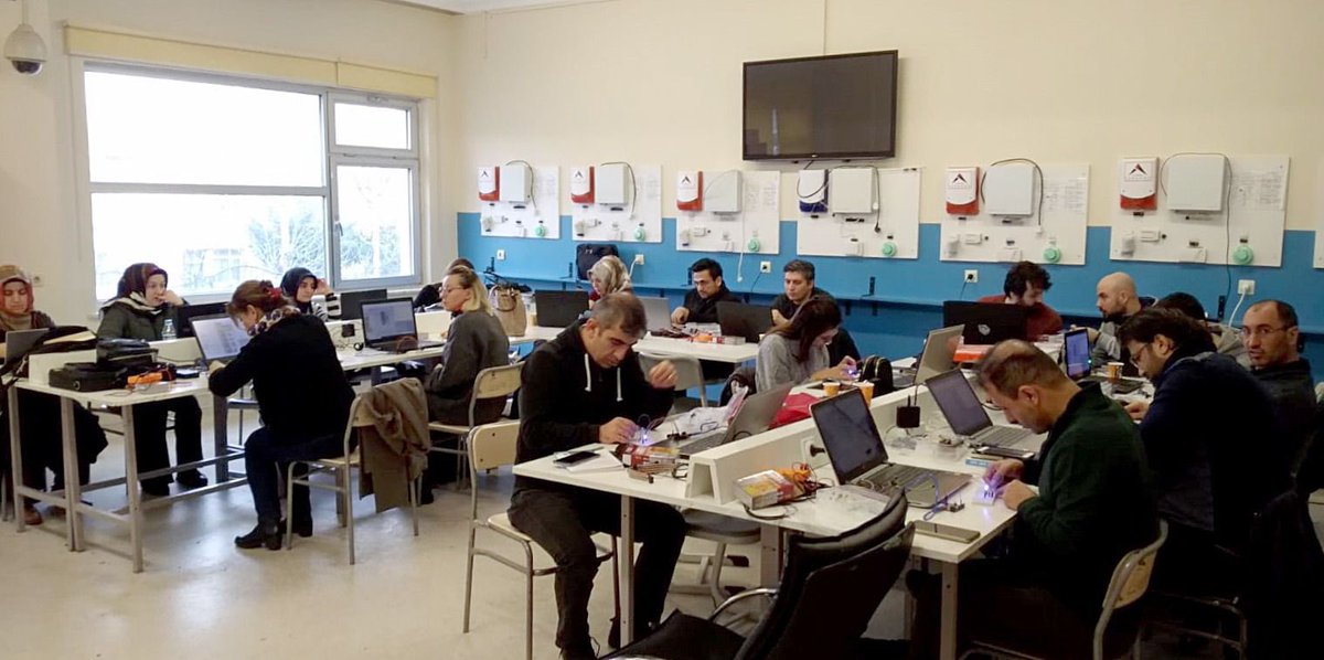 ali_tosun77's tweet photo. Öğretmenlerimiz, Yaz Dönemi Mesleki Çalışma Programına İstedikleri İllerde Katılabilecek

Yüz yüze düzenlenecek mesleki çalışma programında Türkiye Yüzyılı Maarif Modeli” kapsamında hazırlanan yeni müfredatla ilgili raporlarını Bakanlığımıza gönderecek

👉🏻 https://t.co/sHnk2gO8Mz https://t.co/i6db7R3dep