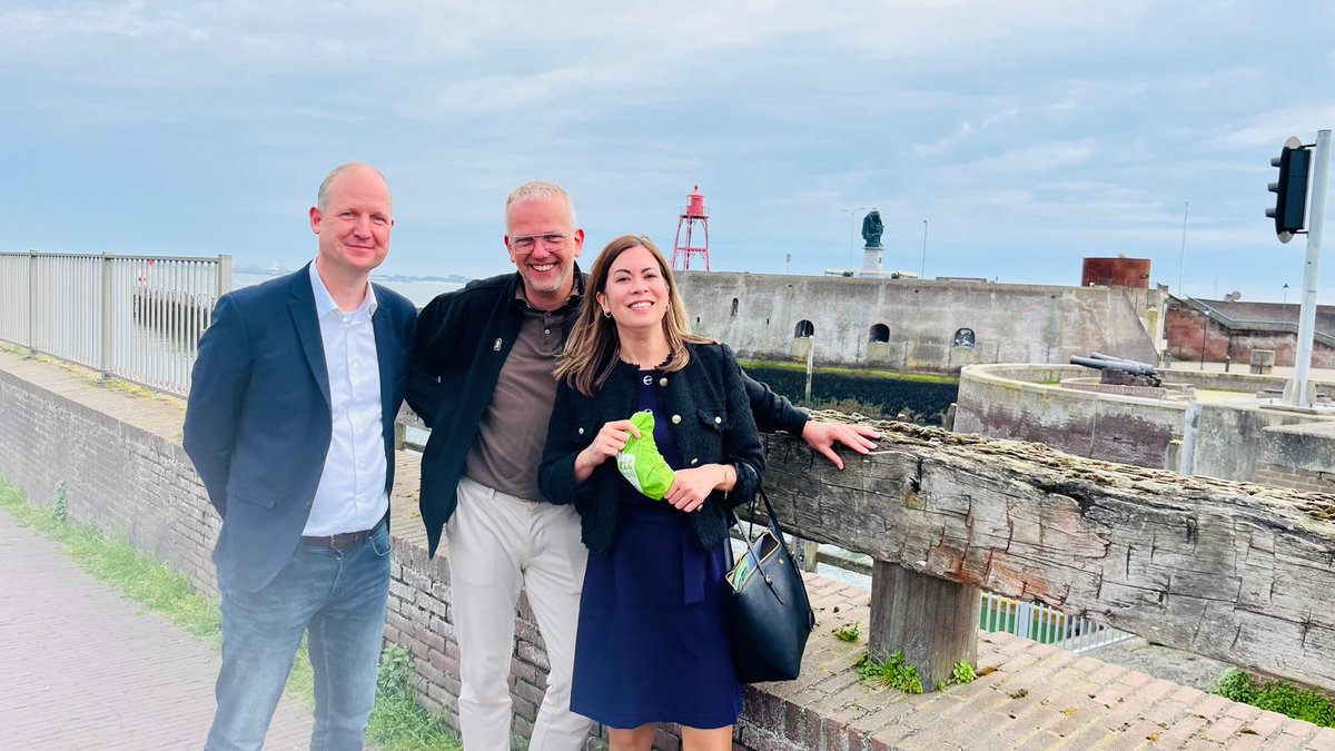 Lieve Claudia, top dat je gisteren in @provzeeland was. Gesprekken met @BarbaraOomen vd HZ en andere scholen, ouders, kinderen. Gaat allemaal in de rugzak naar Den Haag. En 's avonds met onze EU kandidaat 🇪🇺 Milou Rietjens aan de Brussel, Bier, Bitterballen in Schoandieke.🇳🇱