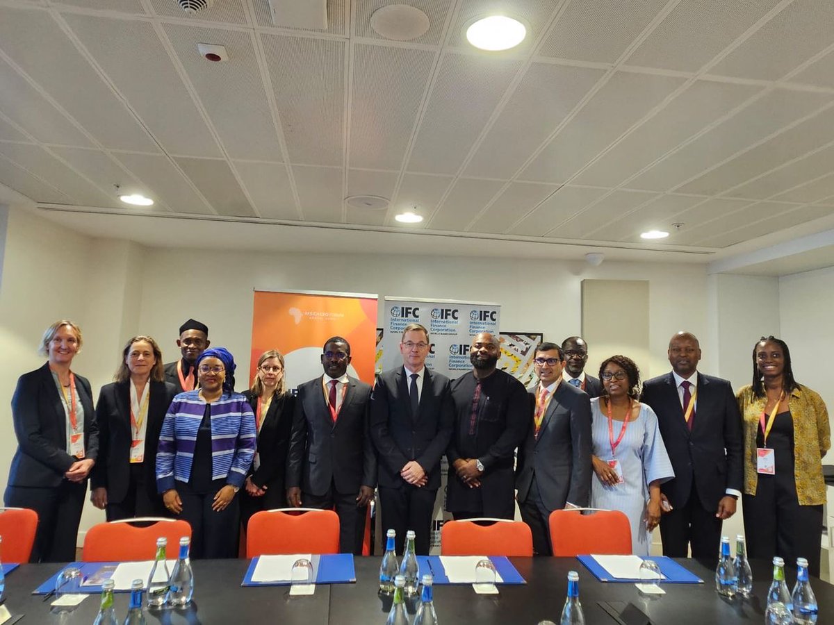 Nous avons le plaisir d'annoncer une avancée significative dans notre engagement à améliorer la connectivité et l'inclusion numérique au Sénégal.

Aujourd'hui, Sonatel célèbre la signature d'une convention de financement, réalisée grâce à notre partenariat précieux avec l'IFC,