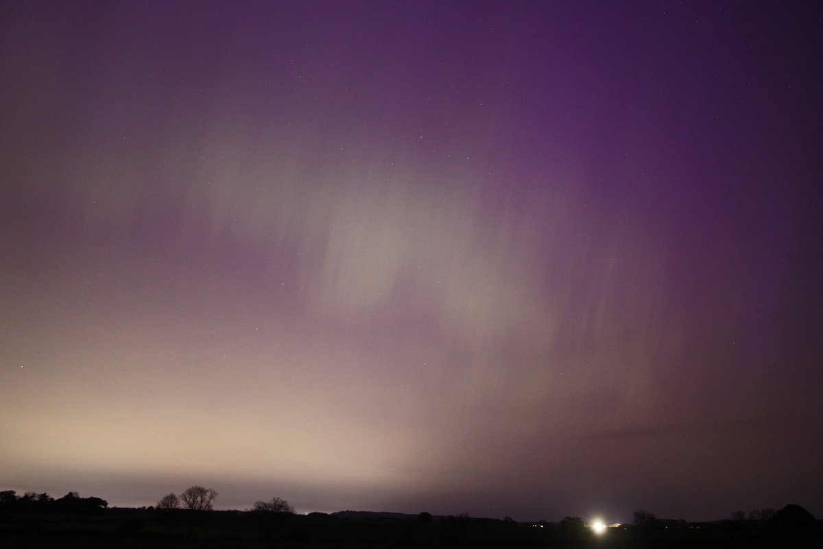 More Northern Lights pictures from 10 May as seen from North Yorkshire 😃 #Aurora #AuroraBorealis #NorthernLights