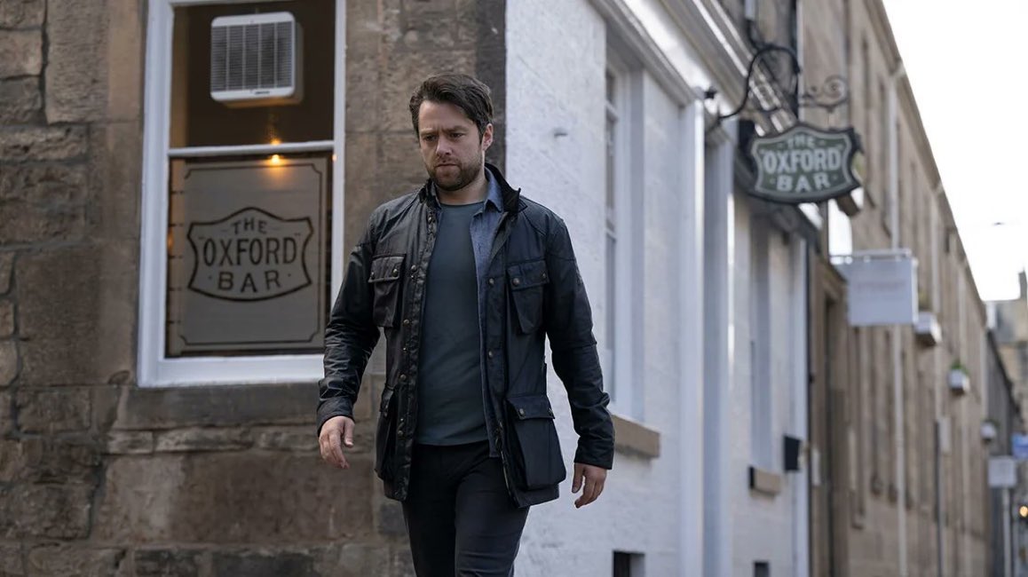 3rd incarnation of Ian Rankin’s iconic Edinburgh cop, #Rebus - now with Richard Rankin in title role - debuts to 250k audience on BBC Scotland, huge for Scotland only channel, also on @BBCiPlayer & will be repeated on BBC1 tonight. (Oxford Bar on screen brings back memories! 👏)