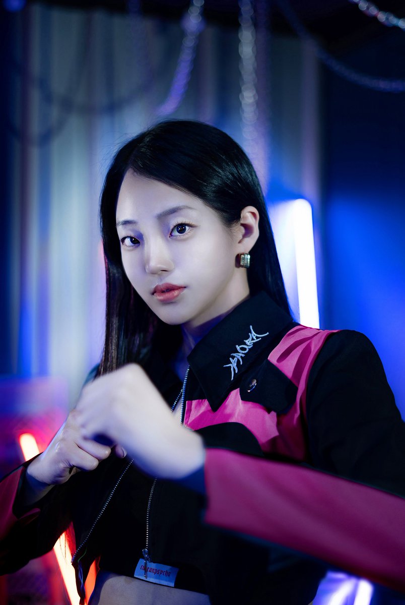 <Licorice>

민초몬스터와 승부!
뮤비공개 후 2일만에 팬심으로 찍어봤어요
덕후가_컨셉촬에_이상하게_꼿힐때.jpg

둘의 싸움에 해커룸이 부서지네요 ㄱ...괜찮아요 네

민초와 승부 후 뒤는 내일 공개 합니다ㅋㅋㅋ

P.<a href="/luce0723_photo/">루체 사진계</a>
M.<a href="/Blue_k_kk/">𝑩𝒍𝒖𝒆 💙</a>
민초&amp;Effect.<a href="/pion_ediya/">pion_피온</a> 
Studio. <a href="/flamestudio7/">플레임스튜디오</a>