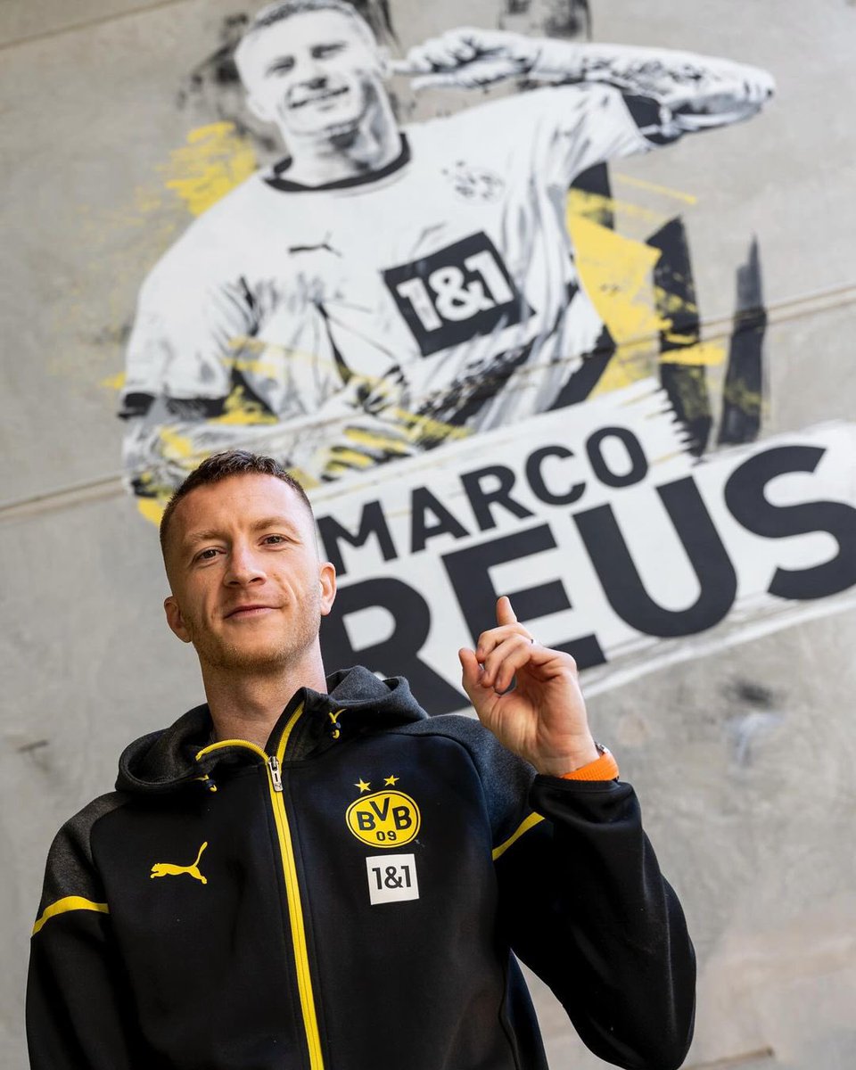 Marco Reus infront of his memorial part of the “Walls of BVB Legends”, this day has truly arrived… it’s actually over 🫠💔