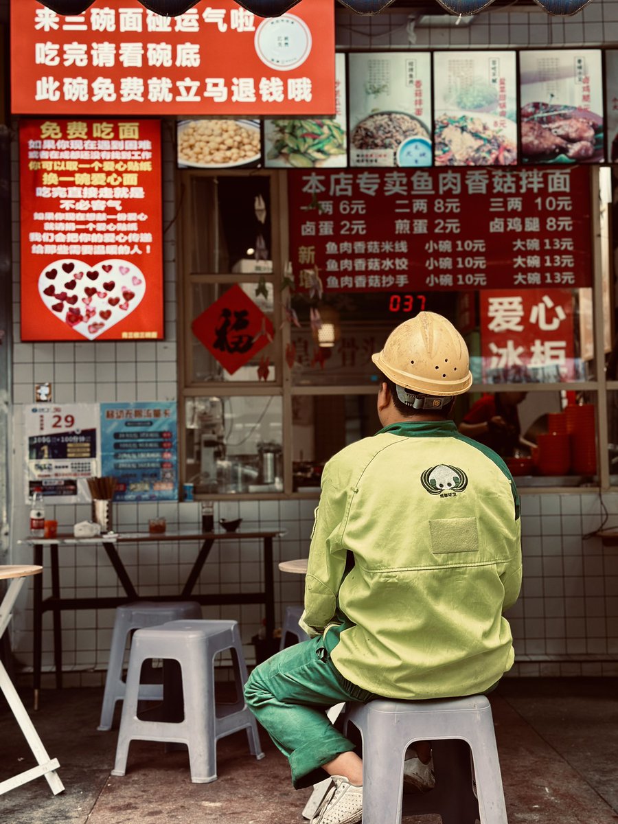 Soolby's tweet image. 最近在忙啥？做公益，拍视频。出了个3000万播放，100万👍的爆款，继续努力。