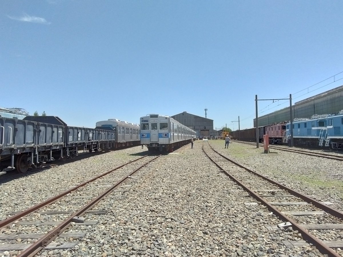 広瀬河原車両基地が
わくわく鉄道フェスタ開催により
一般公開されていたので行って来た

恐竜戦隊ジュウレンジャー
天装戦隊ゴセイジャー
烈車戦隊トッキュウジャー
仮面ライダー555
等々東映特撮のロケ地に使用されている

一般客多数の為同ポジション撮影は断念
来年再挑戦の予定