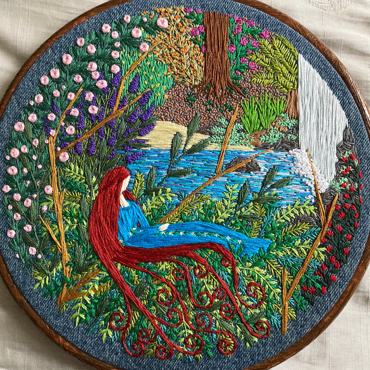Still here, still stitching 😉🪡 Here’s a look back at my embroidery, The Lady of the Valley for you today. Completely freehand stitched in July 2021.🌿🌺🪻*no patterns, paint or guides, just threads. 🧵#stitchedart #thesewingsongbird