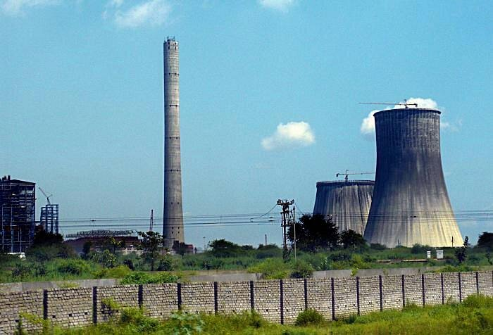 काँग्रेसच्या काळात झालेलं काम.🇮🇳
महाराष्ट्राची उन्नती या power plant मुळे झाली आहे.
Capacity: 3,340 MW  (1984, PM - Indira Gandhi) 
The Chandrapur Super Thermal Power Station is a massive coal-based thermal power plant located in the Chandrapur district of Maharashtra, India.👇